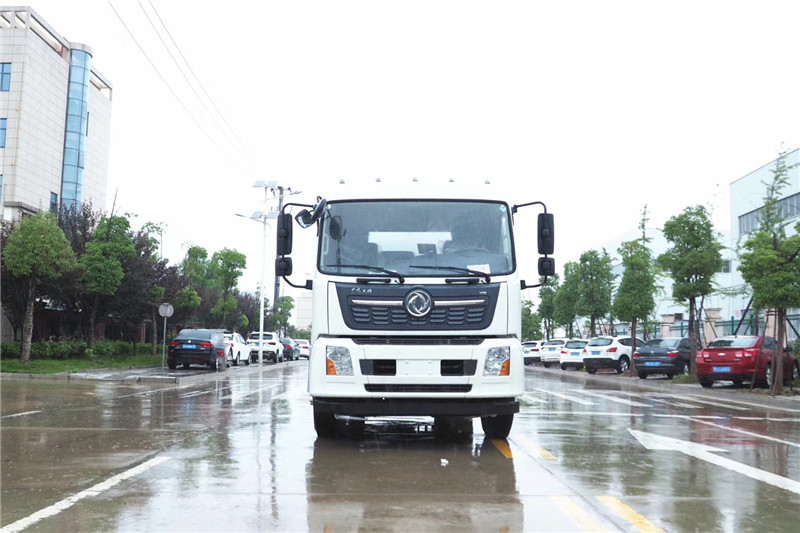 東風天龍后八輪20噸噴霧車，國六綠化噴灑車